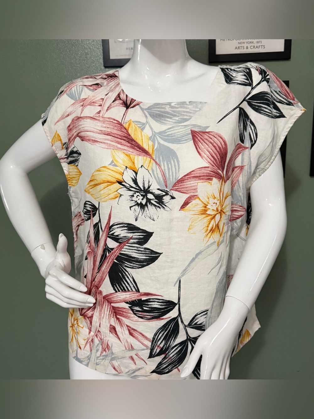 NWT Size Large C&C California Cream 100% Linen Floral